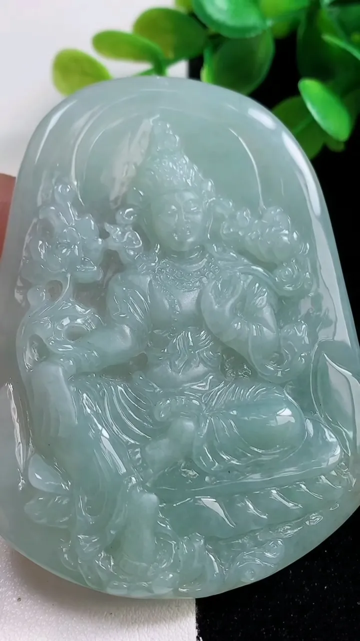 天然A货翡翠大势至菩萨吊坠，尺寸75-55.2-6.8，重量:61.93g
10月29日