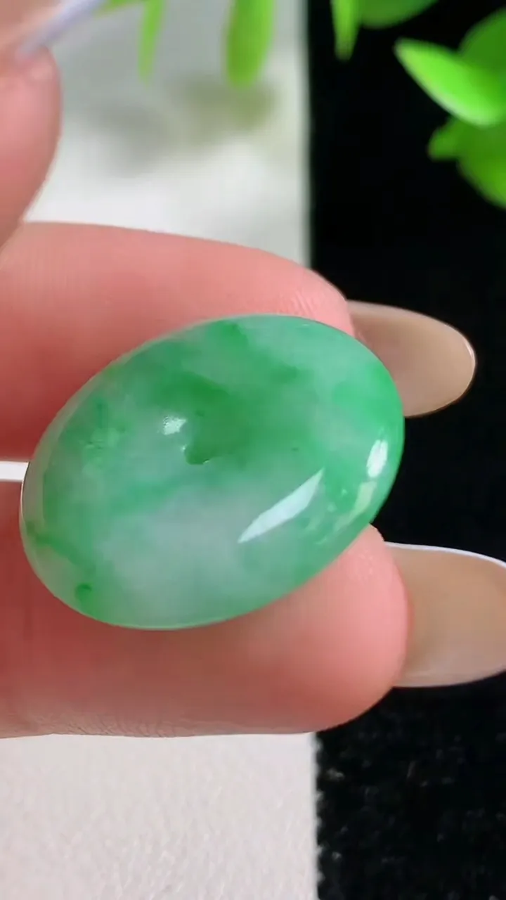 天然A货翡翠平安扣吊坠，尺寸22-4.6，重量:5.05g
10月29日