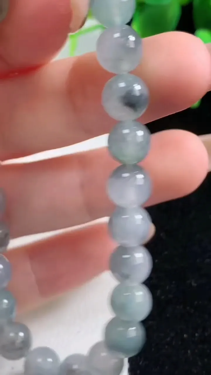 天然A货翡翠种乌鸡种圆珠手串，尺寸7.2-25颗，重量:17.80g10月29日
工厂直销收藏佳品,种好水足，色泽均匀，有种有色，上手高大气！