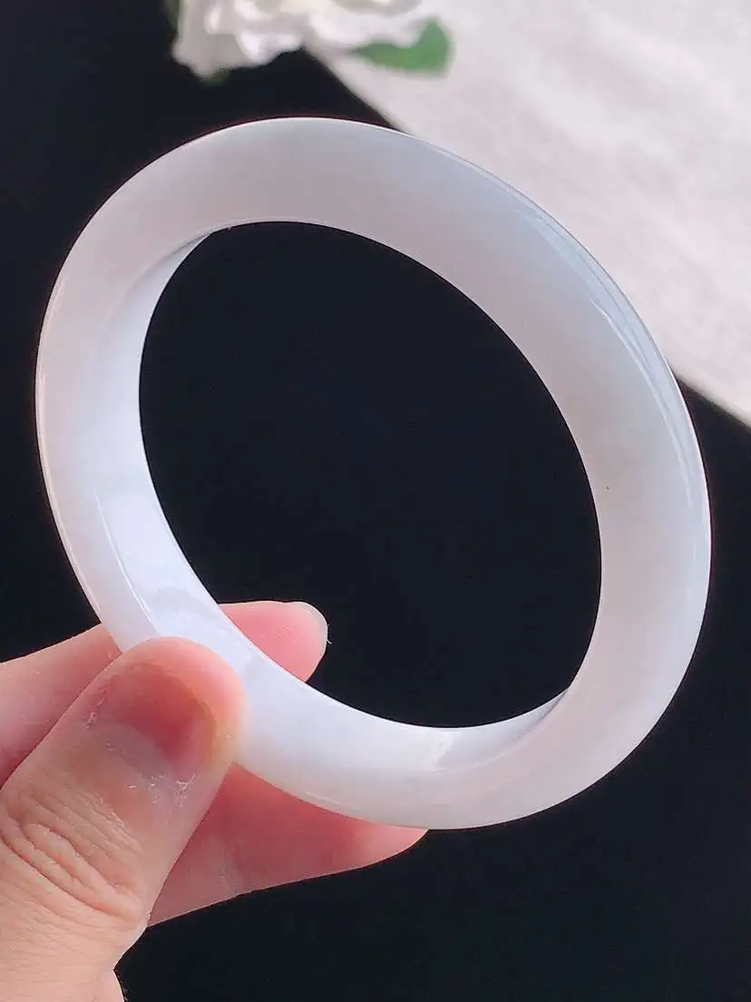 a货翡翠老坑冰种白月光正装正圈手镯56-57圈口  尺寸56.6×12×8.4mm 重量54.52g