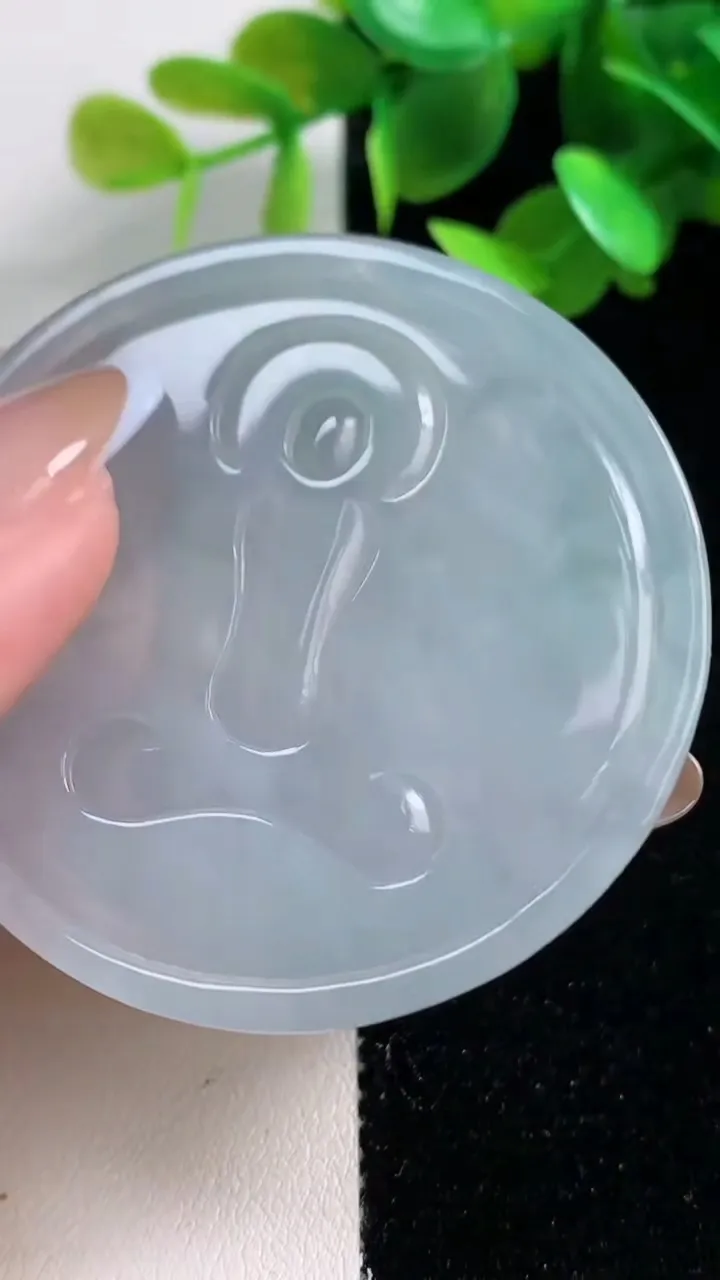 天然A货翡翠大日如来吊坠，尺寸54-5.8，重量:36.41g
10月30日