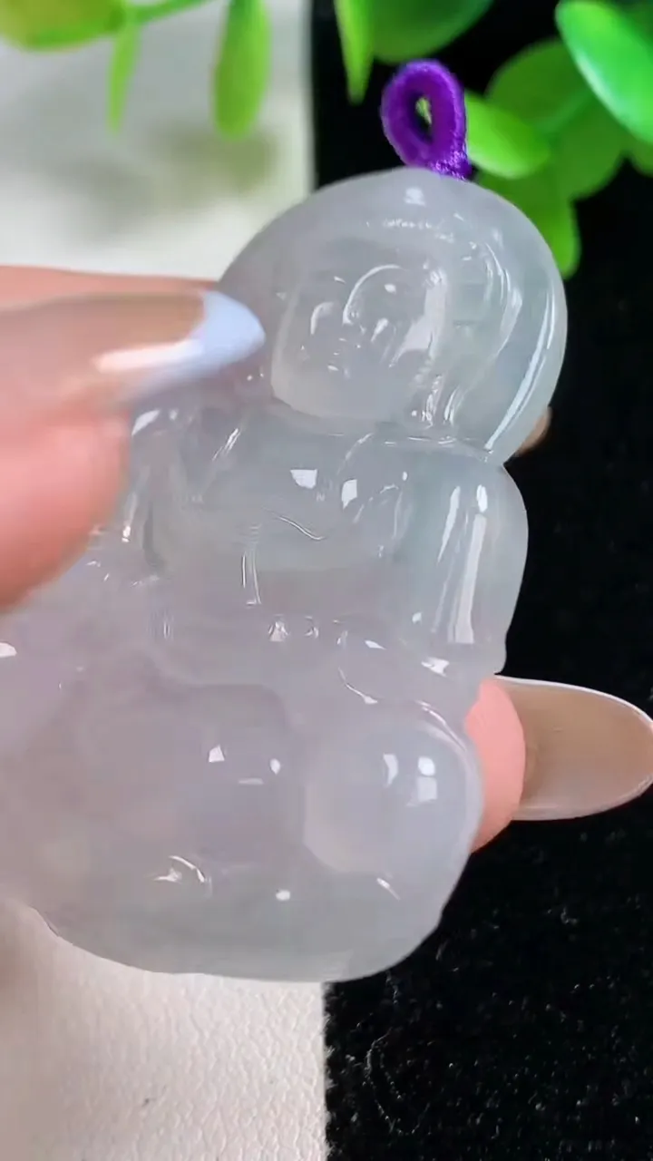 天然A货翡翠观音菩萨吊坠，尺寸48.6-32.8-5.9，重量:15.91g
10月30日