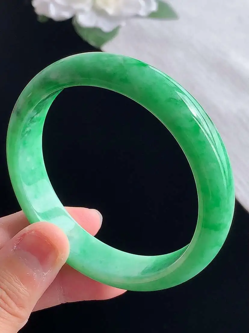 a货翡翠老坑冰种满绿正装正圈手镯56-57圈口  尺寸56.8×12.8×7mm 重量49.86g 