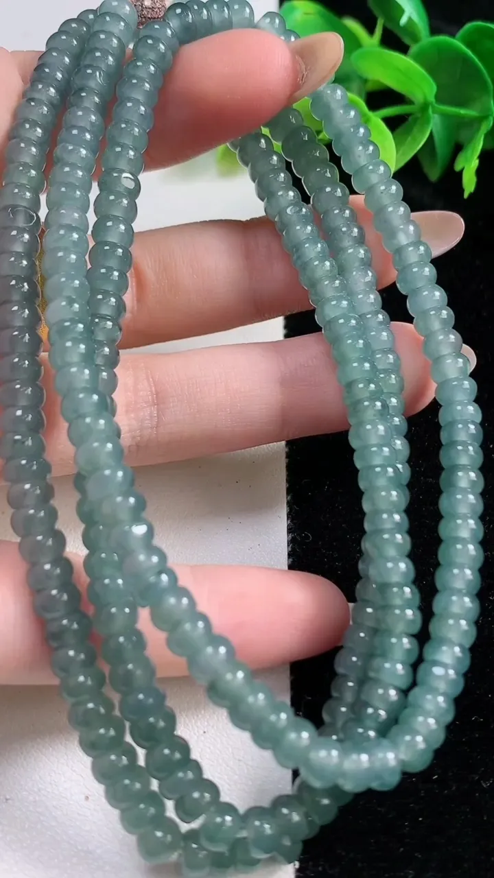 天然A货翡翠算盘珠项链，尺寸5.2-228颗，重:42.75g10月30日
工厂直销收藏佳品,种好水足，色泽均匀，有种有色，上手高大气！