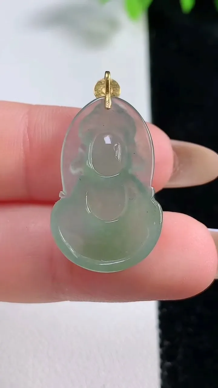 天然A货翡翠宝宝佛吊坠，尺寸26-16-4.8，重量:3.28g
10月30日