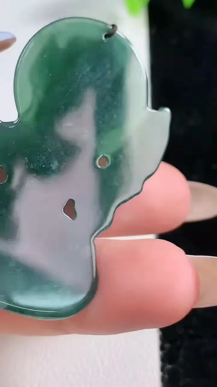 天然A货翡翠蓝水不动明王吊坠，尺寸50-29-5.2，重量:14.29g
10月30日