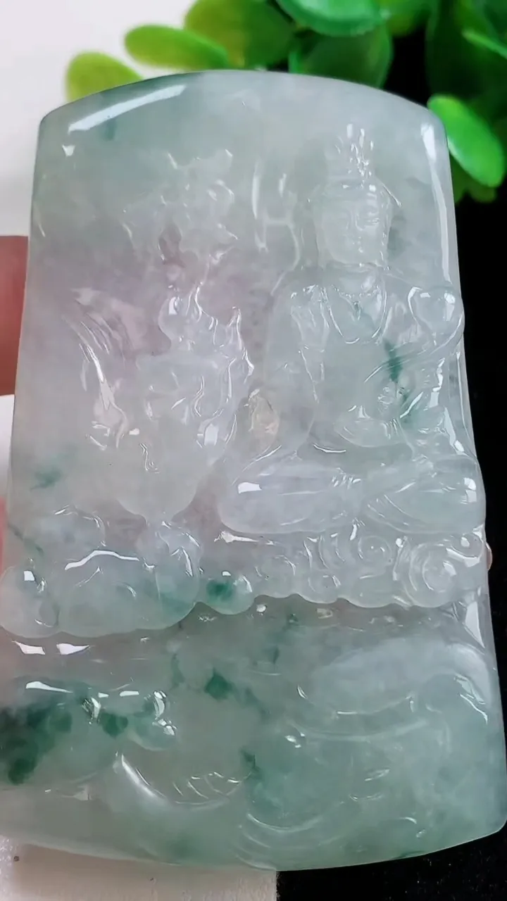 天然A货翡翠冰种飘花普贤菩萨吊坠，尺寸74.7-45.2-4.4，重量:38.19g
10月30日