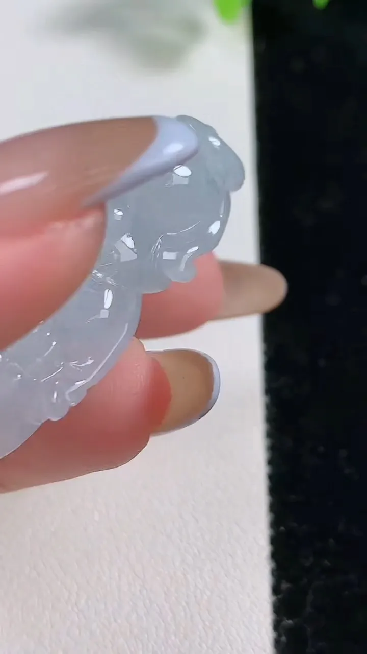 天然A货翡翠貔貅吊坠，尺寸42.2-19-11.5，重量:23.90g
10月30日