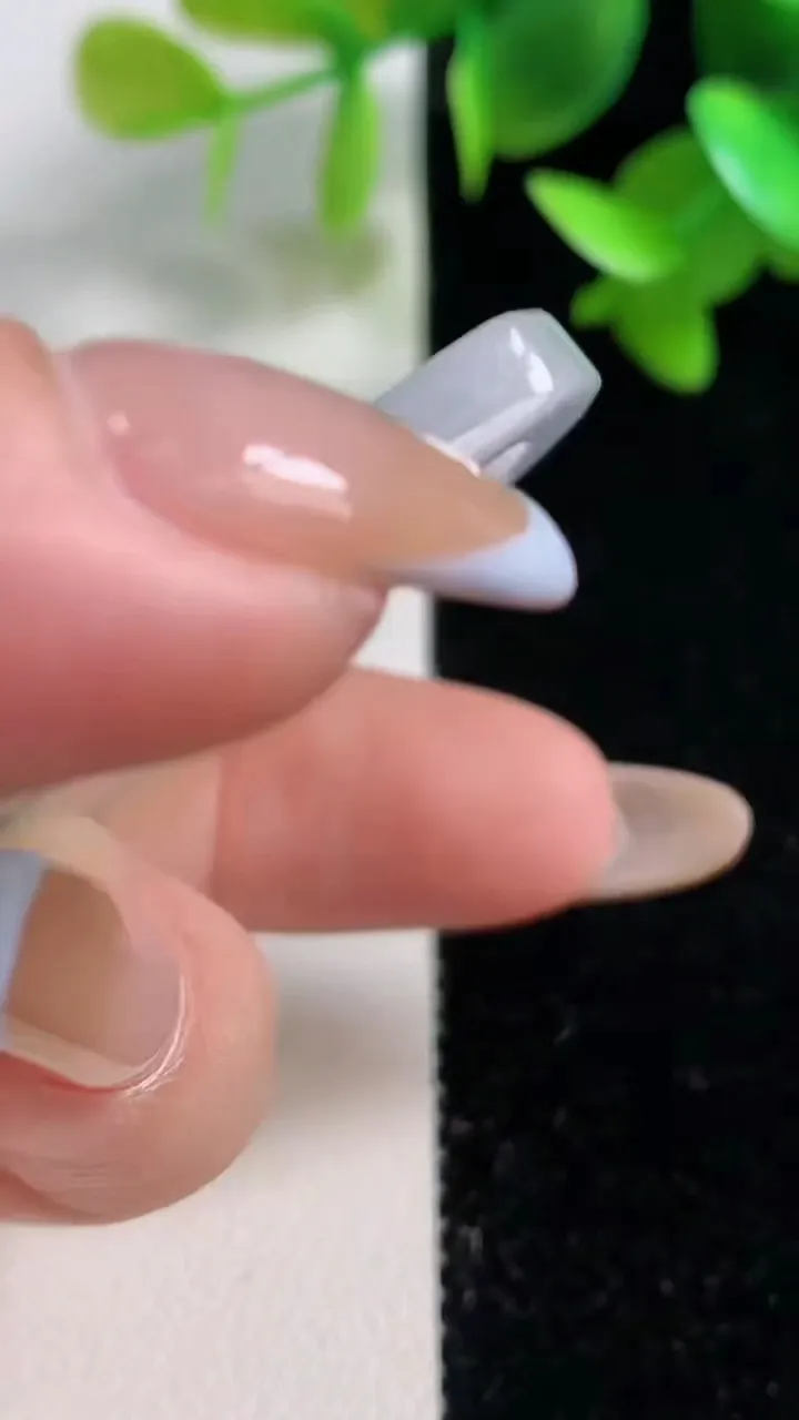 天然A货翡翠冰种飘花生肖鸡吊坠，尺寸50.2-42.6-5.8，重量:24.85g
10月30日