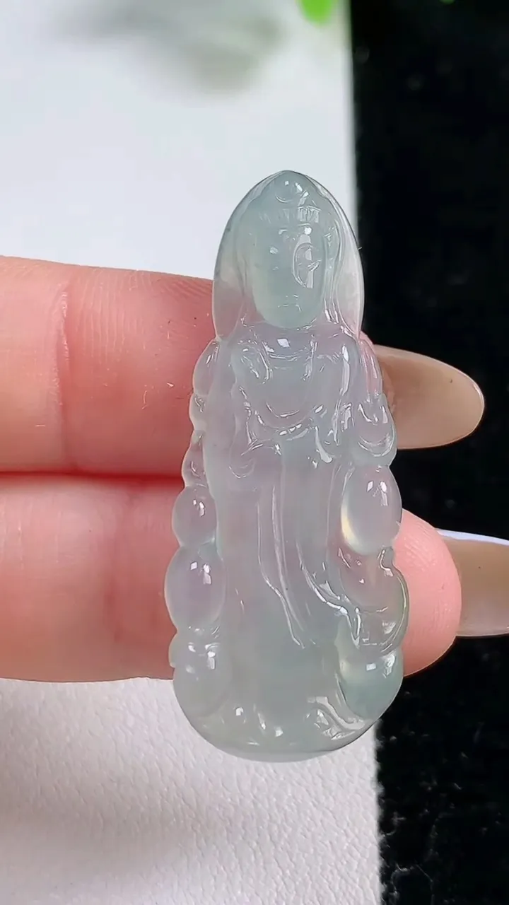 天然A货翡翠观音菩萨吊坠，尺寸41-16-3.5，重量:4.77g
10月30日