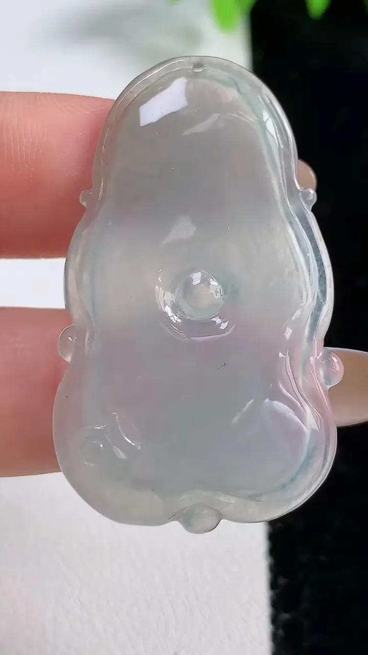 天然A货翡翠和和美美 荷叶吊坠，尺寸42-23.7-3.5，重量:6.89g
10月30日