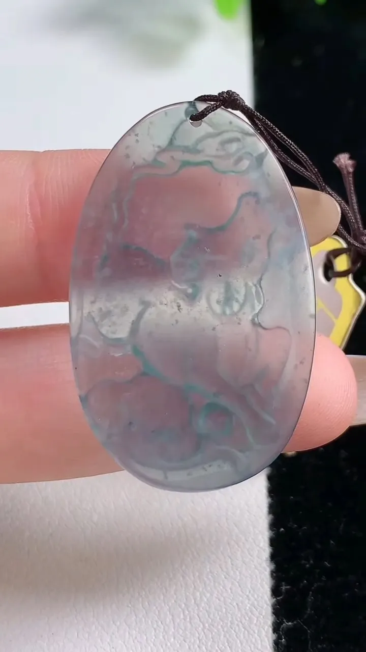 天然A货翡翠冰种蓝水生肖牛吊坠，尺寸37.6-24-2.9，重量:4.67g
10月30日