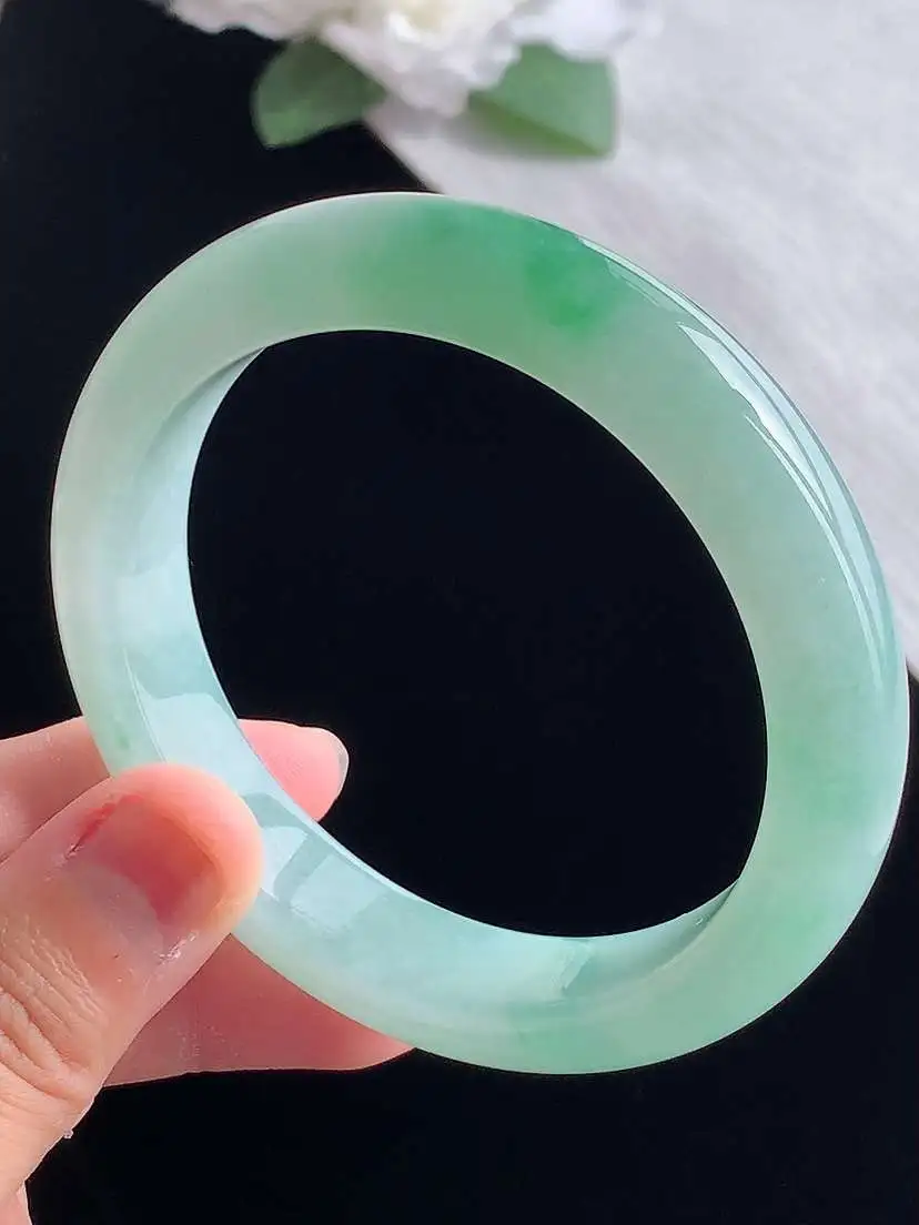 a货翡翠老坑冰种飘绿正装正圈手镯56-57圈口  尺寸56.5×12×8.5mm 重量60.00g 1029