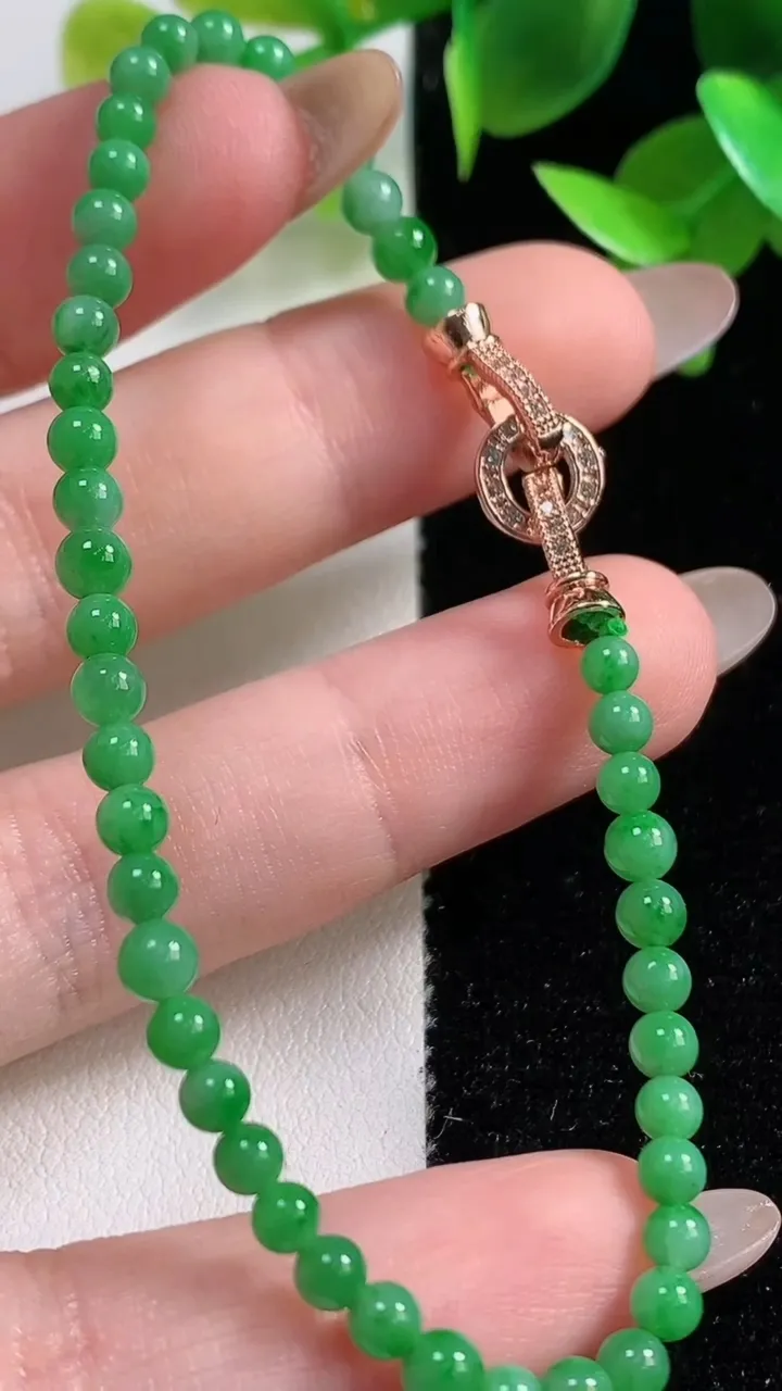 天然A货翡翠小米珠手串，尺寸3.7-45颗，重量:5.71g10月30日
工厂直销收藏佳品,种好水足