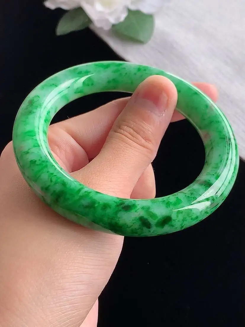 a货翡翠老坑冰种满绿胖圆条手镯55-56圈口  尺寸55.8×11.6mm 重量74.00g 102