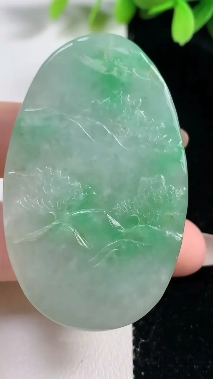 天然A货翡翠山水牌吊坠，尺寸56-35-13，重:47.17g
10月30日