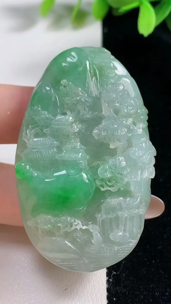 天然A货翡翠山水牌吊坠，尺寸56-35-13，重:47.17g
10月30日