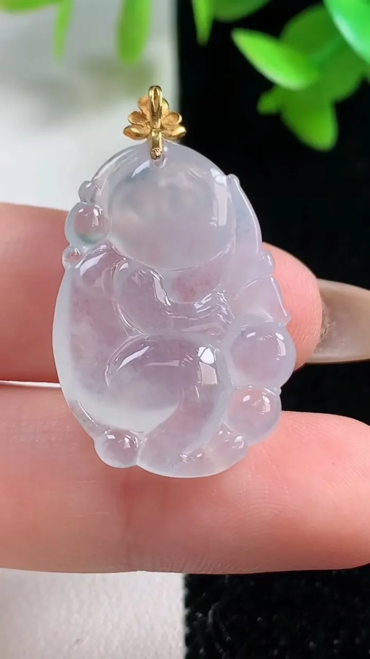 天然A货翡翠种白冰生肖猴吊坠，尺寸28-19.7-5，重量:4.98g
10月30日