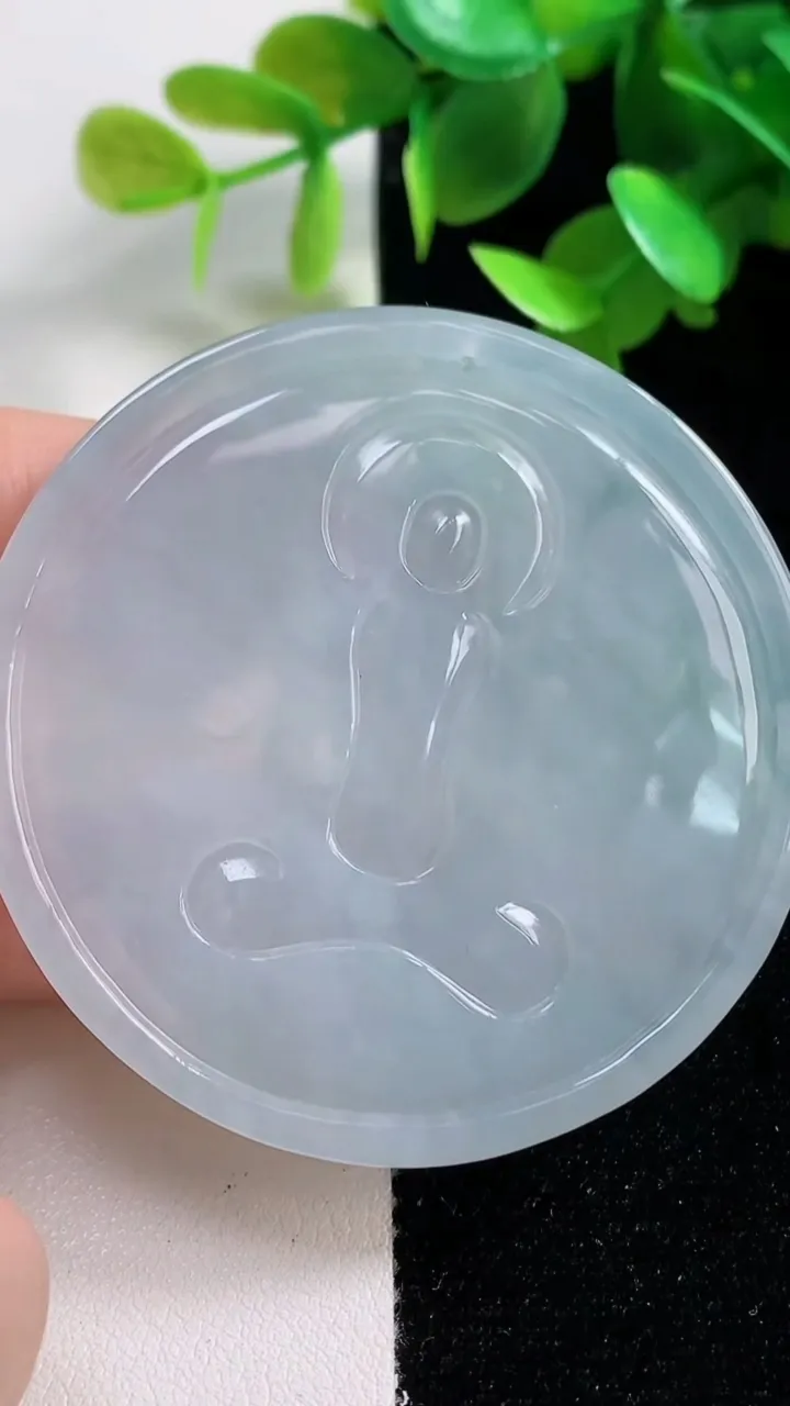 天然A货翡翠大日如来吊坠，尺寸54-5.8，重量:36.41g
10月30日