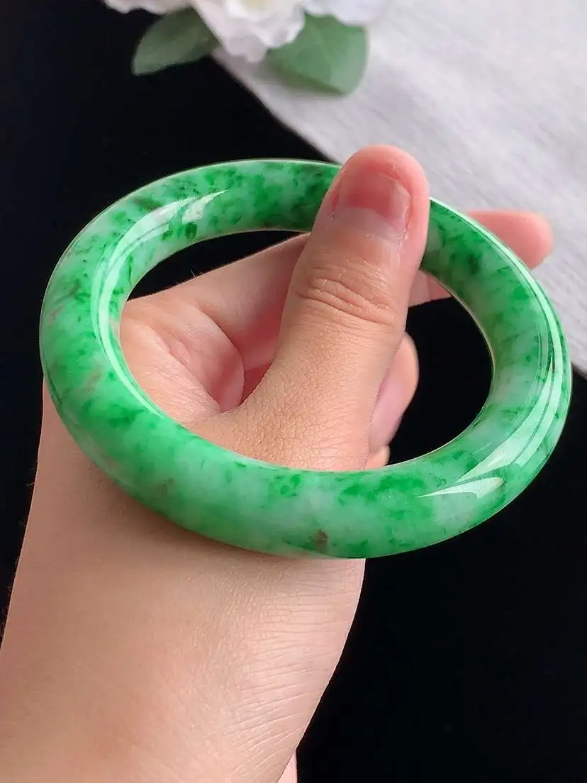 a货翡翠老坑冰种满绿胖圆条手镯55-56圈口  尺寸55.8×11.6mm 重量74.00g 1029