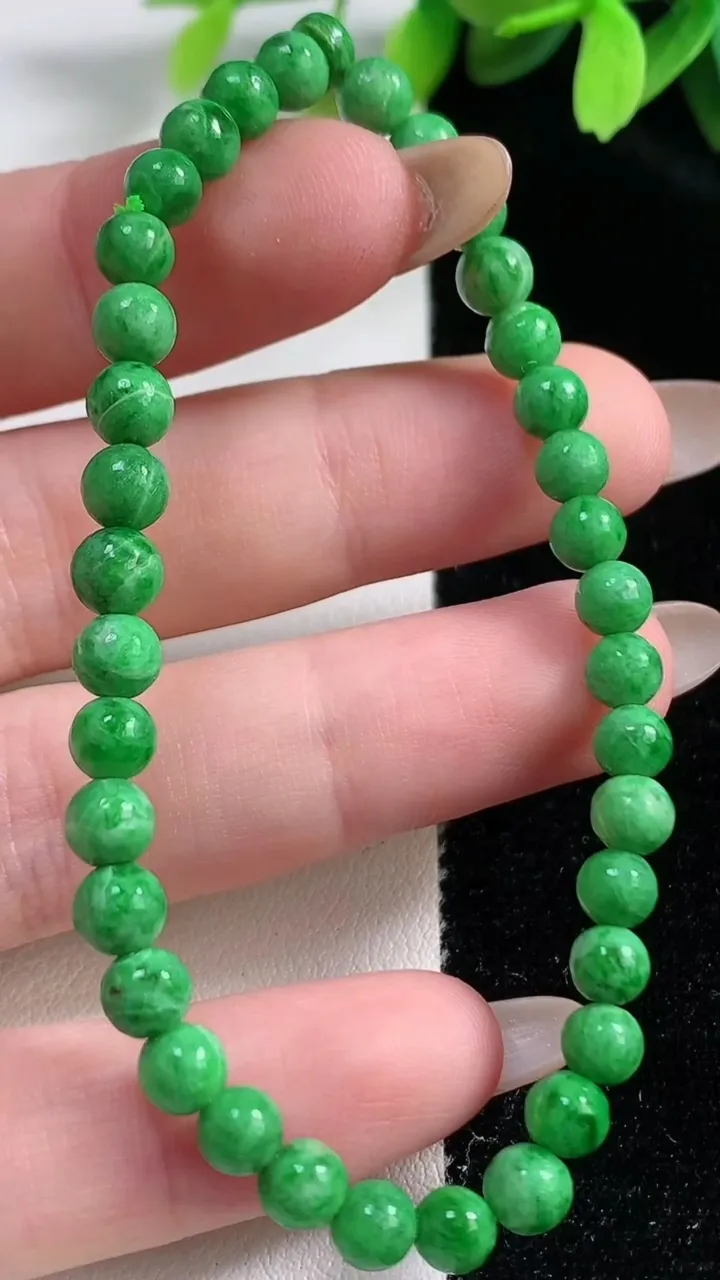 天然A货翡翠圆珠手串，尺寸5.5-34颗，重:7.53g10月30日
工厂直销收藏佳品,种好水足，色