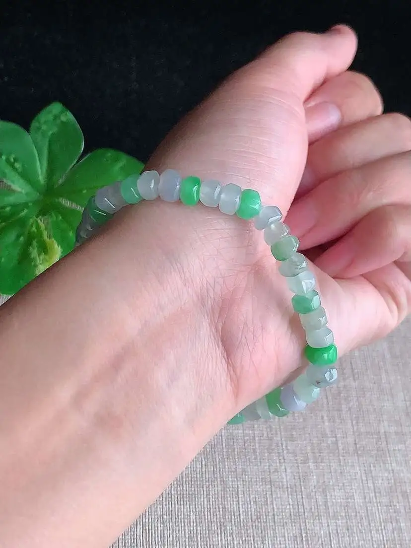 a货翡翠老坑冰种多彩随形手串  尺寸5.8×3mm 重量14.48g 1029