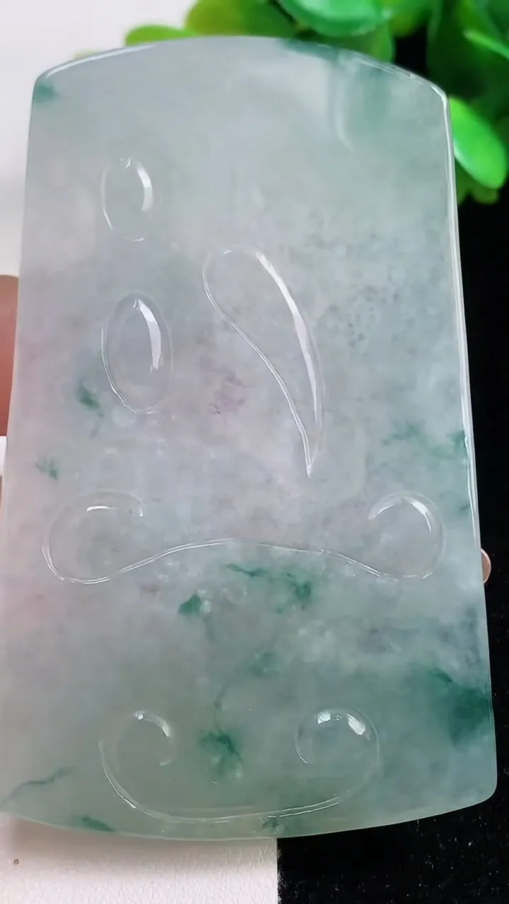 天然A货翡翠冰种飘花普贤菩萨吊坠，尺寸74.7-45.2-4.4，重量:38.19g
10月30日