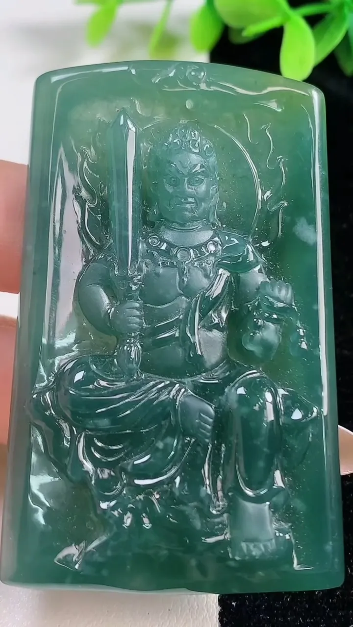 天然A货翡翠蓝水不动明王吊坠，尺寸65-41-8，重:47.66g
10月30日