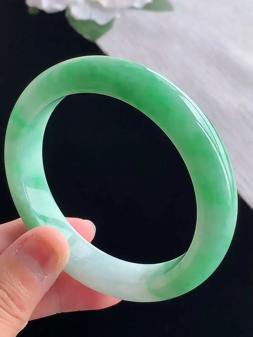 a货翡翠老坑冰种飘绿正装正圈手镯57-58圈口 尺寸57.6×12.4×9mm 重量64.38g 1