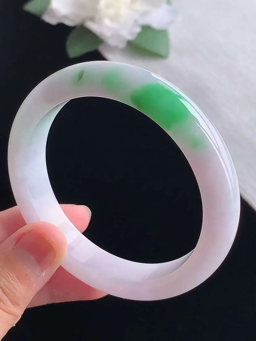 a货翡翠老坑冰种春带彩紫罗兰飘绿正装正圈手镯55-56圈口  尺寸55.8×12×8mm 重量55.