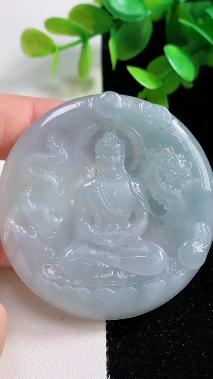 天然A货翡翠大日如来吊坠，尺寸54-5.8，重量:36.41g
10月30日