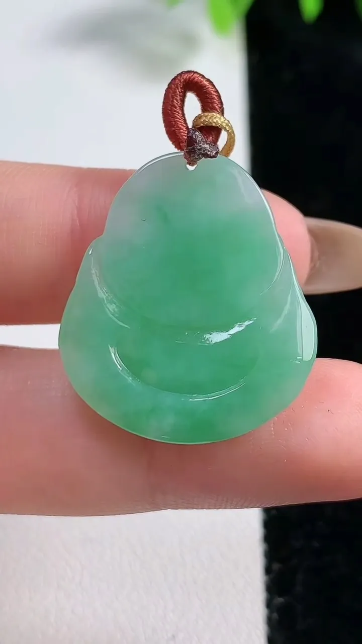 天然A货翡翠佛公吊坠，尺寸26.5-23-4.4，重量:4.82g
10月30日