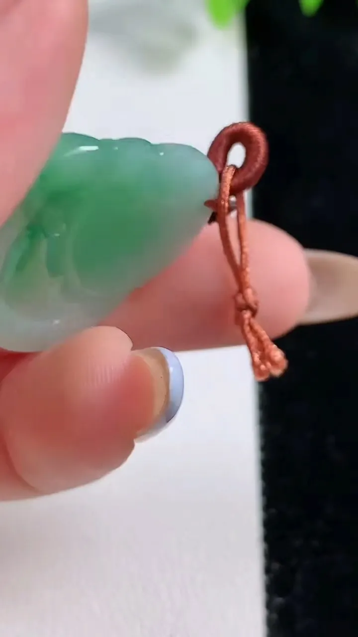 天然A货翡翠佛公吊坠，尺寸26.4-26.6-4.5，重量:5.66g
10月30日