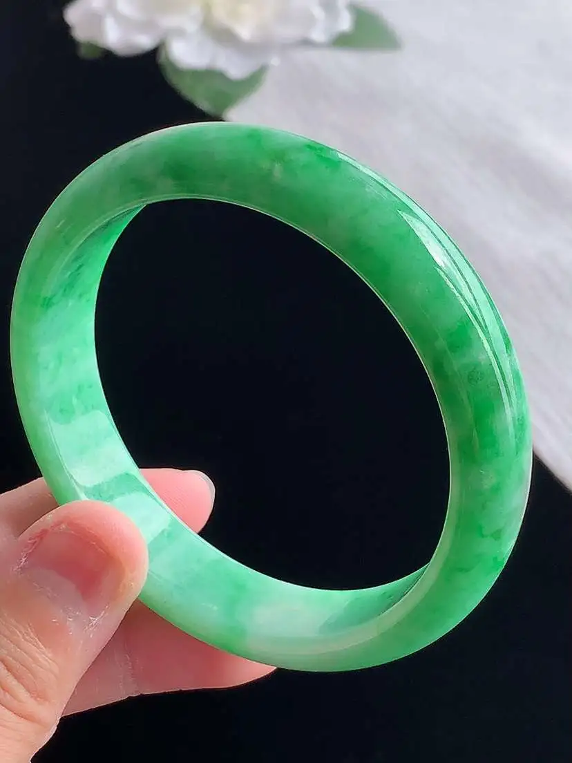 a货翡翠老坑冰种满绿正装正圈手镯56-57圈口  尺寸56.8×12.8×7mm 重量49.86g 1028