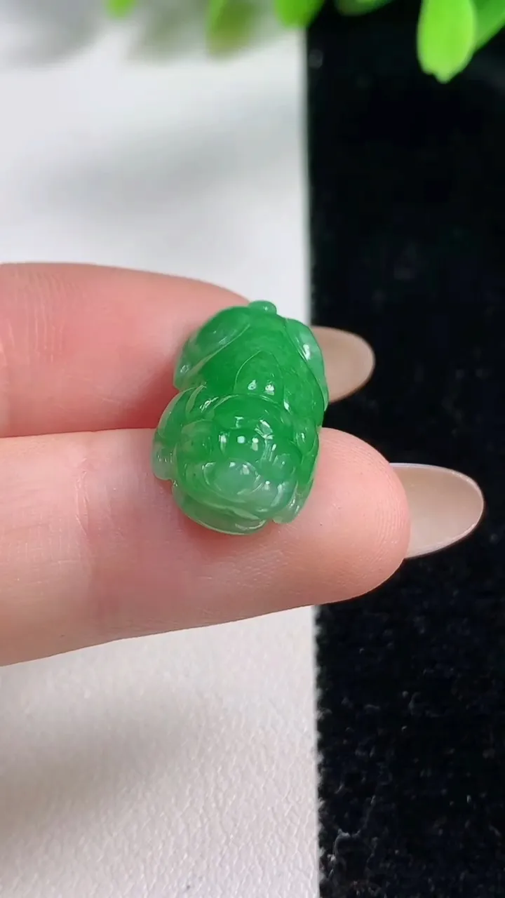 天然A货翡翠貔貅镶嵌件，尺寸22-12-7，重:3.30g
10月30日