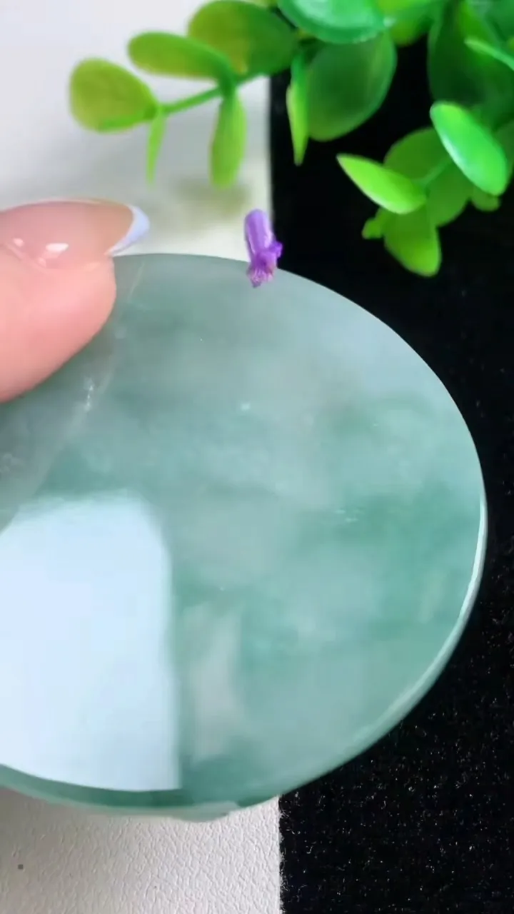 天然A货翡翠文殊菩萨吊坠，尺寸55.3-6，重量:38.68g
10月30日