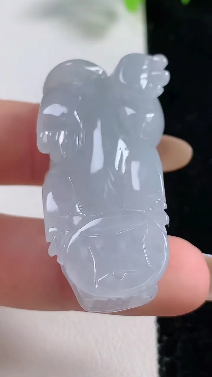 天然A货翡翠貔貅吊坠，尺寸42.2-19-11.5，重量:23.90g
10月30日