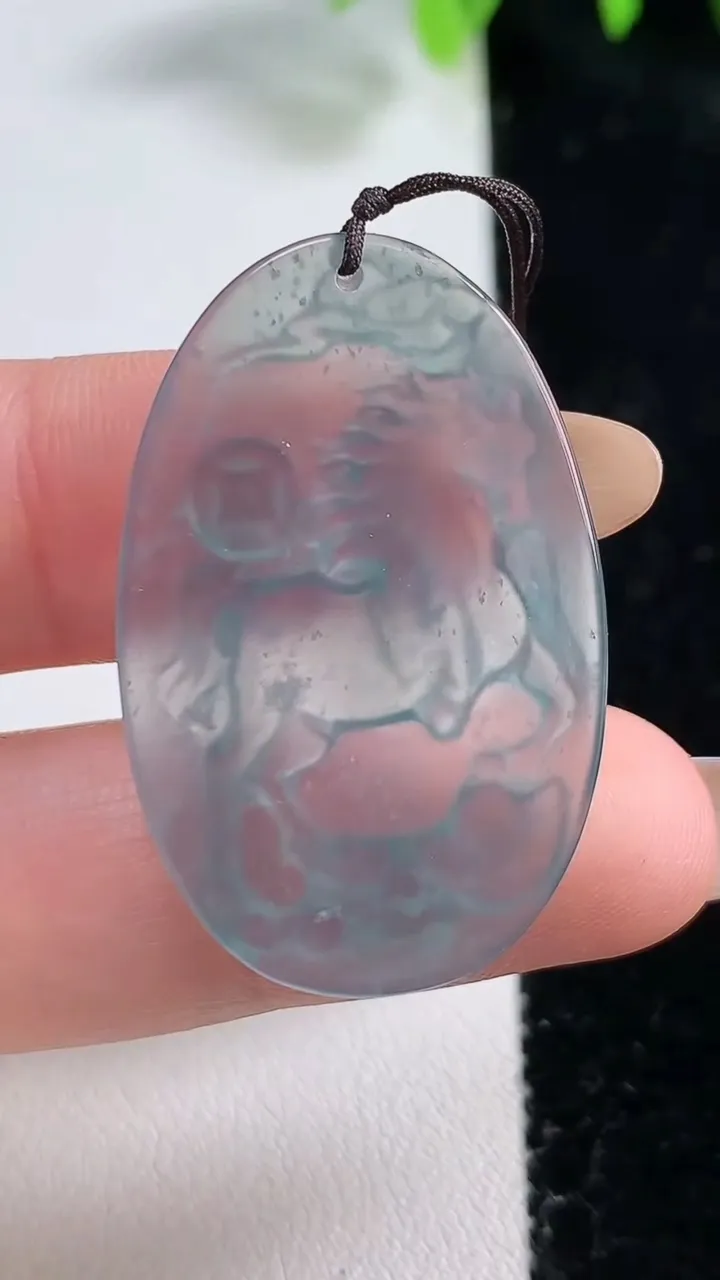 天然A货翡翠冰种蓝水生肖马吊坠，尺寸36-23-3，重量:4.94g
10月30日