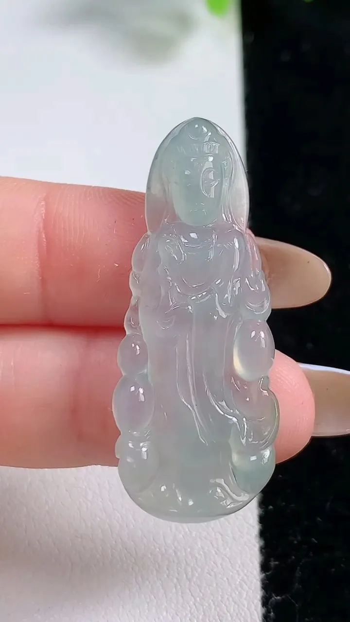 天然A货翡翠观音菩萨吊坠，尺寸41-16-3.5，重量:4.77g
10月30日