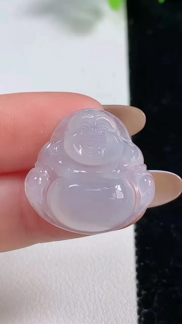 天然A货翡翠佛公吊坠，尺寸23.7-24-5.6，重量:4.77g
10月30日