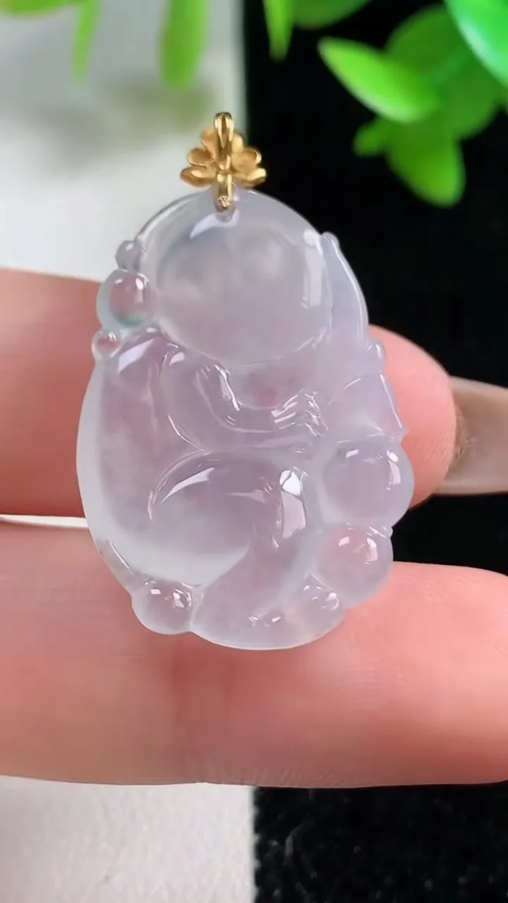 天然A货翡翠种白冰生肖猴吊坠，尺寸28-19.7-5，重量:4.98g
10月30日