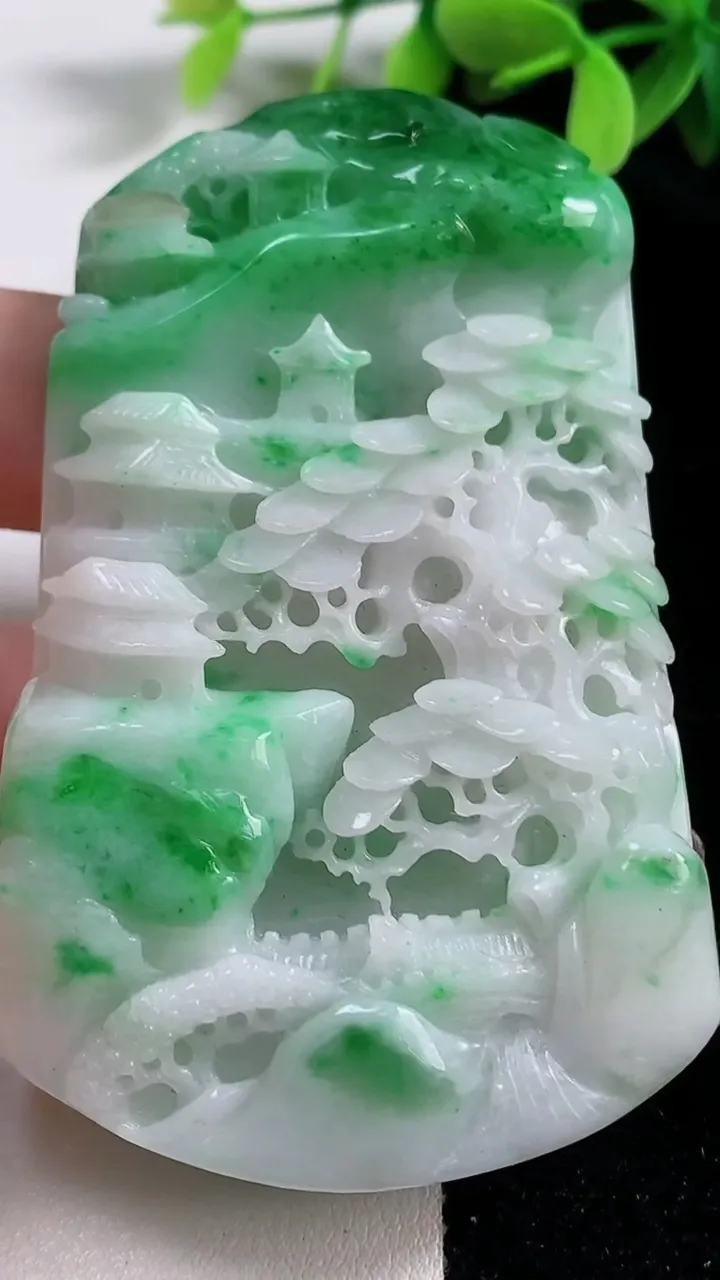 天然A货翡翠山水牌吊坠，尺寸74.3-45.7-13.2，重:96.15g
10月30日