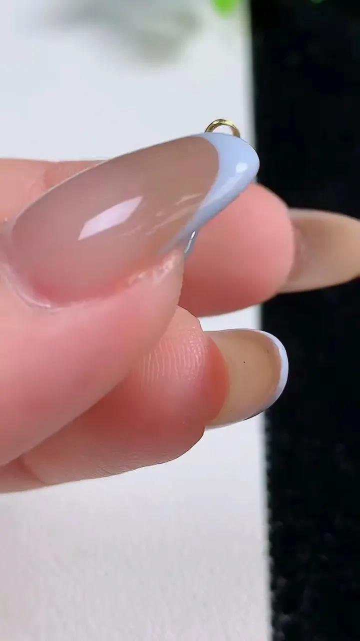 天然A货翡翠金枝玉叶 叶子吊坠，尺寸27.6-15-3，重量:2.57g
10月30日