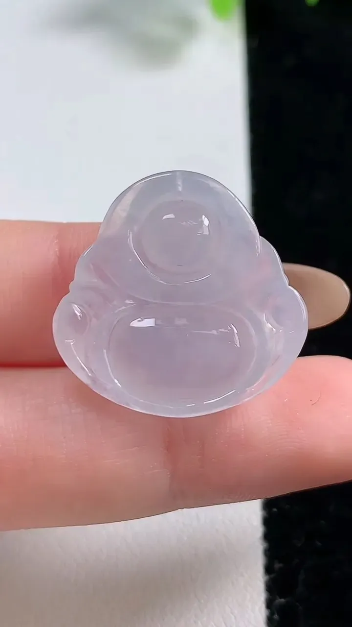 天然A货翡翠佛公吊坠，尺寸23.7-24-5.6，重量:4.77g
10月30日