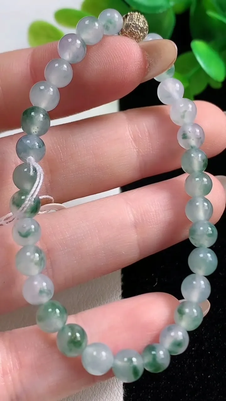 天然A货翡翠种飘花圆珠手串，尺寸5.4-30颗，重量:9.00g10月30日
工厂直销收藏佳品,种好水足，色泽均匀，有种有色，上手高大气！