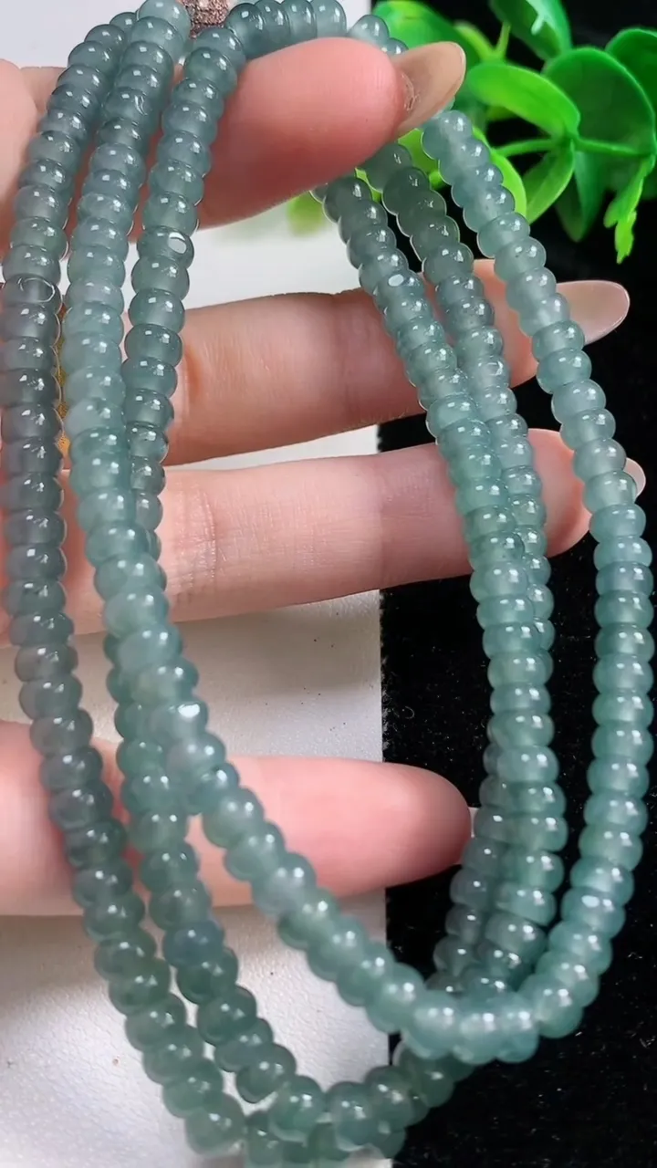 天然A货翡翠算盘珠项链，尺寸5.2-228颗，重:42.75g10月30日
工厂直销收藏佳品,种好水足，色泽均匀，有种有色，上手高大气！