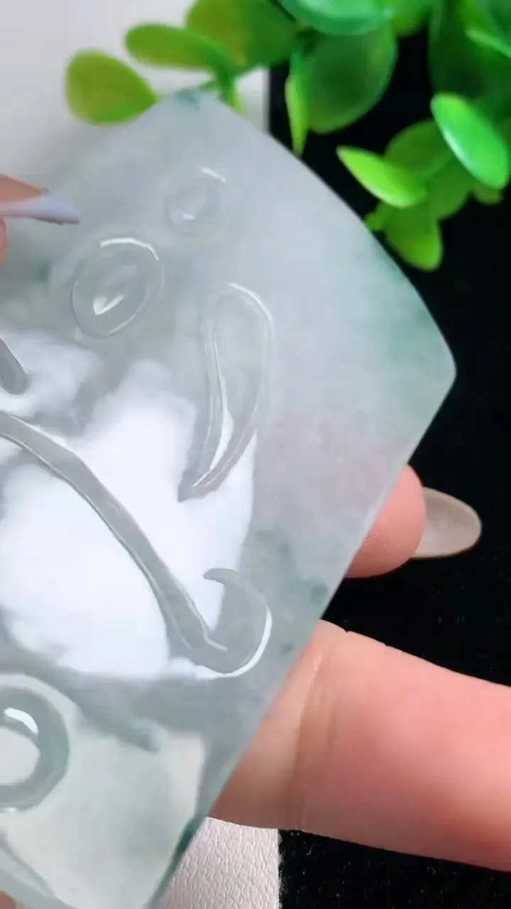 天然A货翡翠冰种飘花普贤菩萨吊坠，尺寸74.7-45.2-4.4，重量:38.19g
10月30日