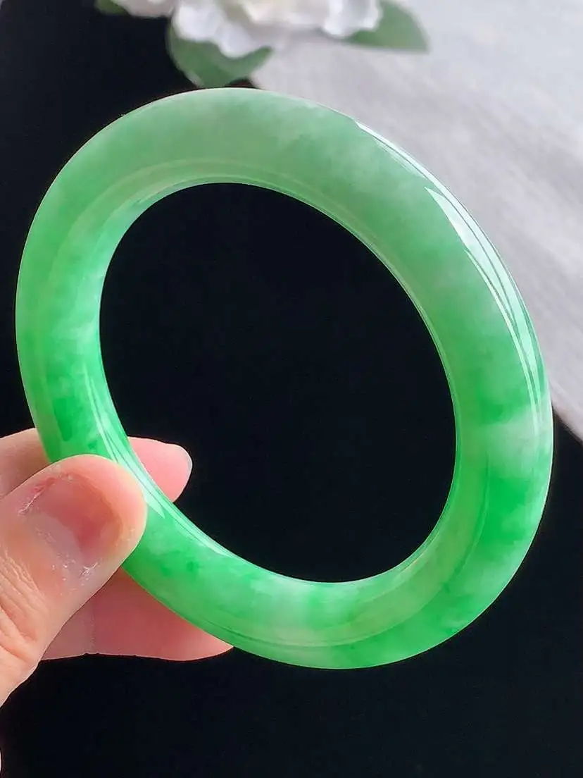 a货翡翠老坑冰种飘绿圆条手镯55-56圈口  尺寸55.5×11mm 重量67.58g 1028