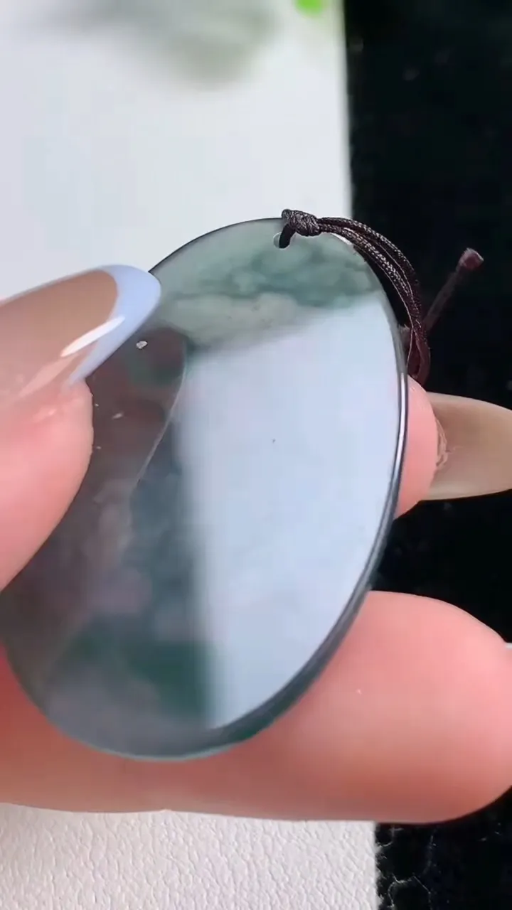 天然A货翡翠生肖鸡吊坠，尺寸38.3-24.4-2.9，重量:5.73g
10月30日