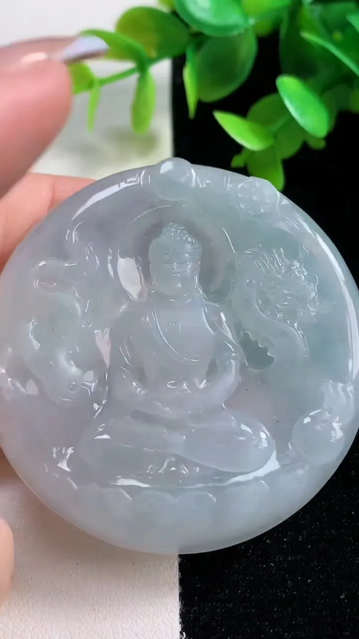 天然A货翡翠大日如来吊坠，尺寸54-5.8，重量:36.41g
10月30日